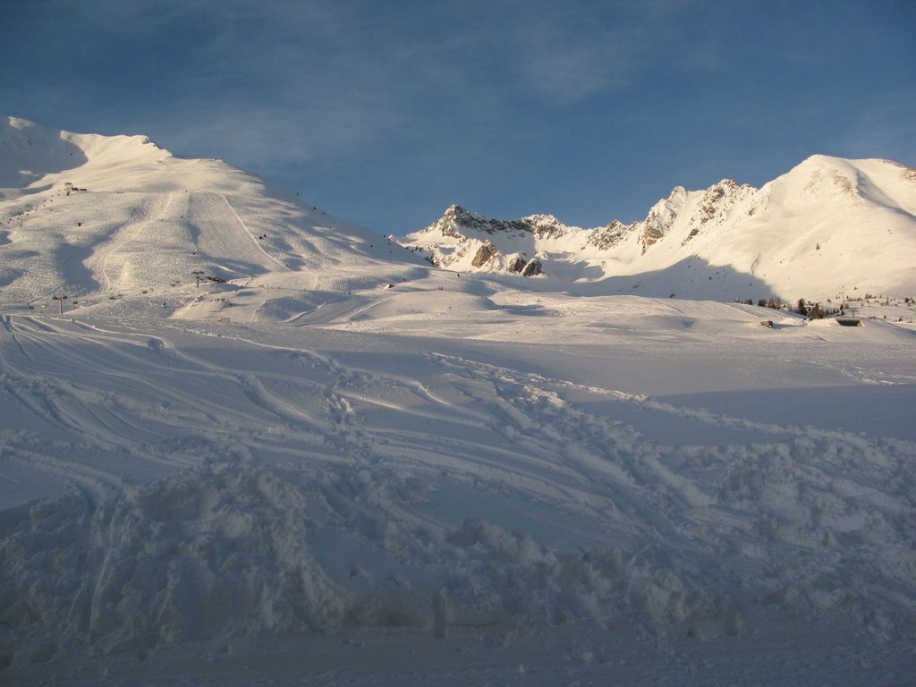 Tonale - Piste Valbiolo - View from Passo Contrabandieri(2008y.) by Zoran Kurelić Rabko