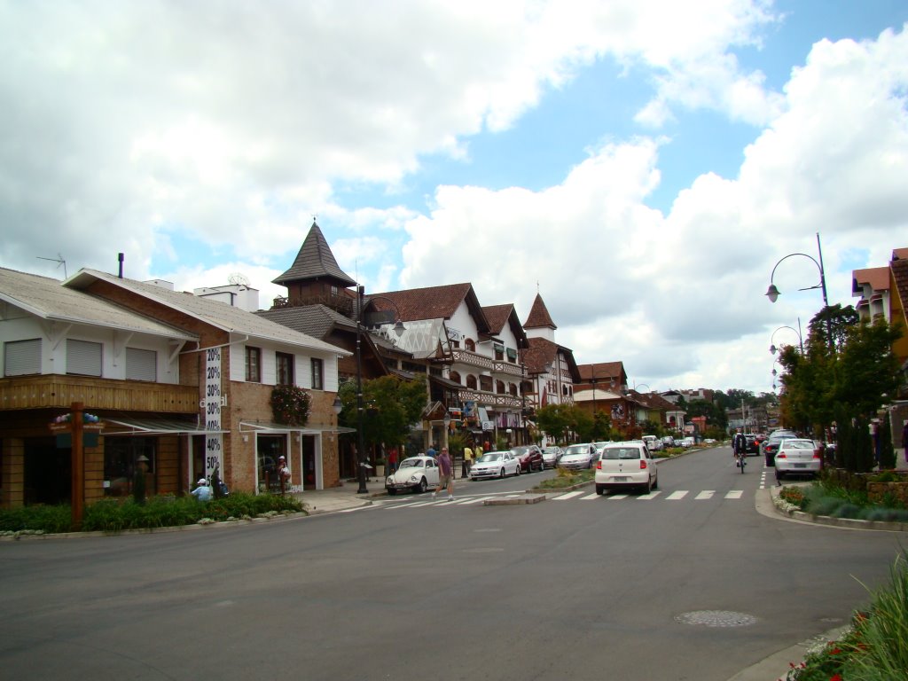 Av. Borges de Medeiros - Gramado-RS by matheus marra