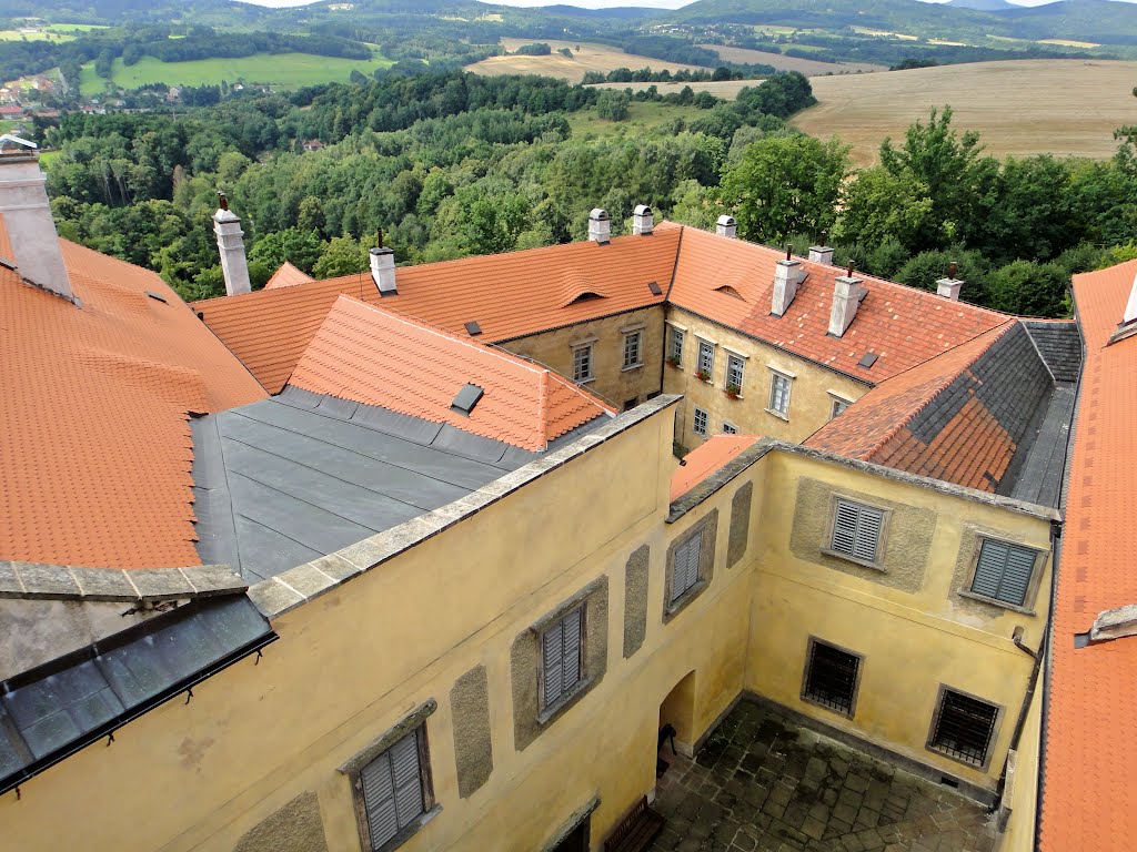 3 courtyards of castle grabstejn by sunmaya