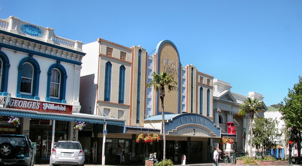 Wanganui ( Victoria Ave) by Eva Kaprinay