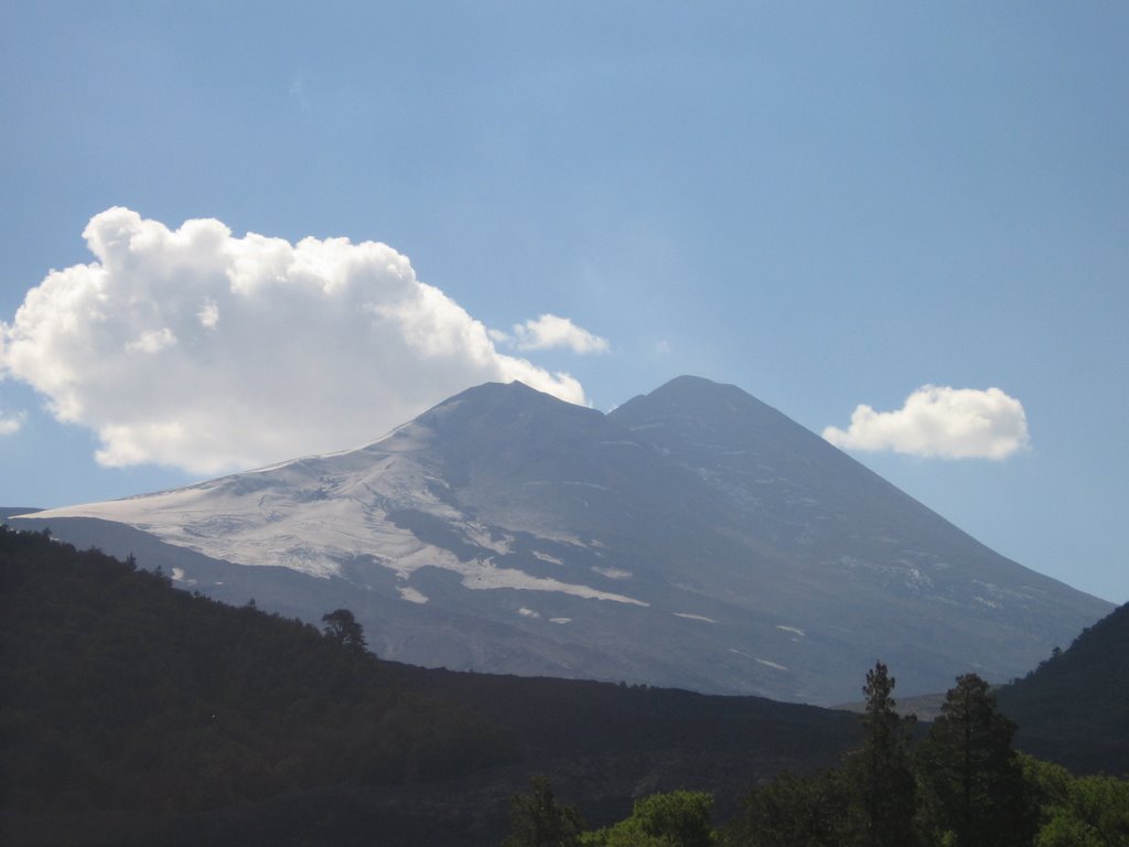 Volcán Llaima, P. Nacional Conguillío (IX Región- Chile) by Victoria Osorio