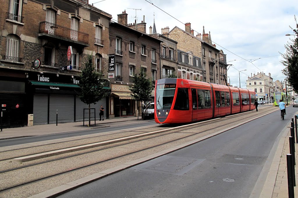 Le tram rouge by fvexler