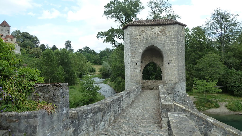 Sauveterre-de-Béarn. Pont de la Légende XII ème by Raymond Grelet