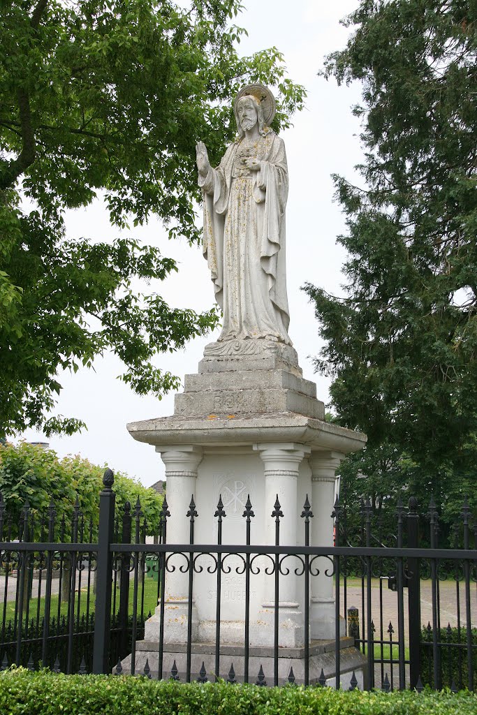 St. Hubert - Kerkpad : Heilig Hartbeeld by Scholte