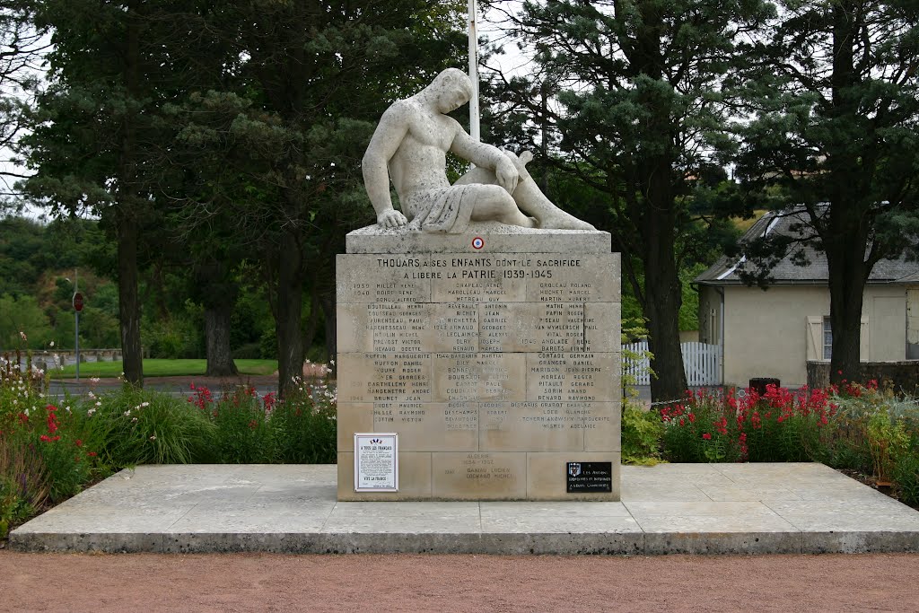 Thouars a ses Enfants dont le sacrifice a libere la Patrie 1939-1945 by TFR