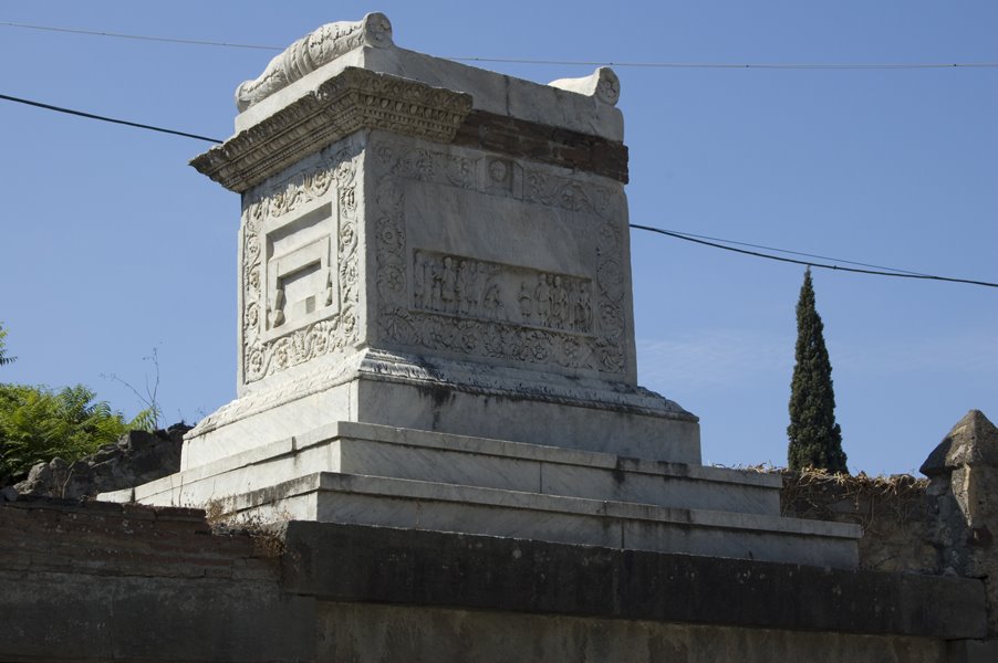 Rich Family House Tomb by light through a lens