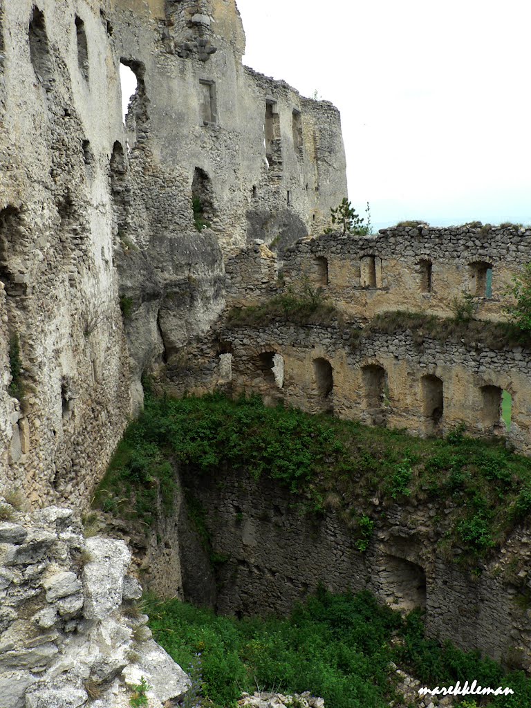 Lietavský hrad by Marek Kleman