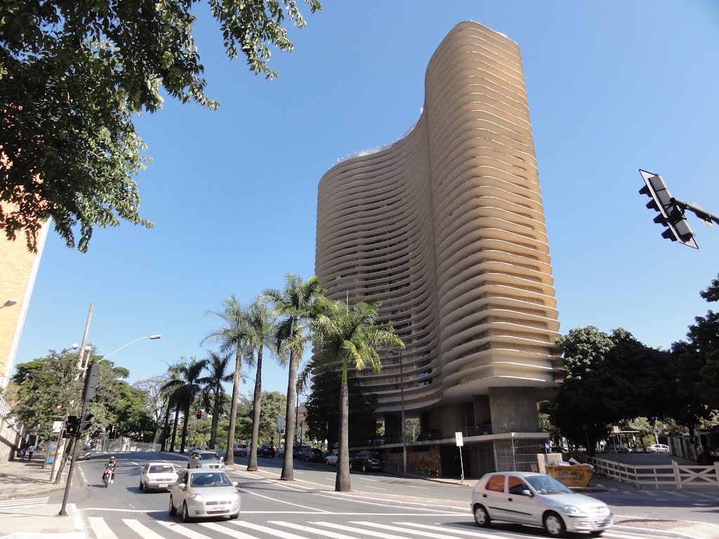 Prédio Niemeyer - Belo Horizonte - Minas Gerais - Brasil by Paulo Yuji Takarada