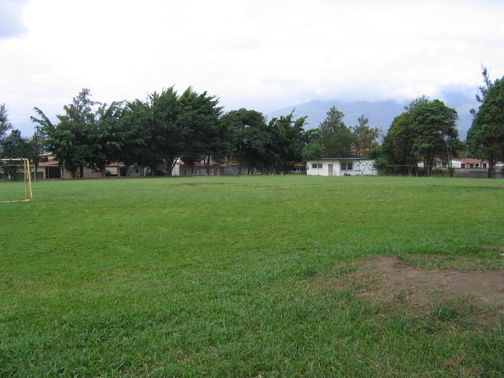 Campo deportivo del IBE by Fernando Mota