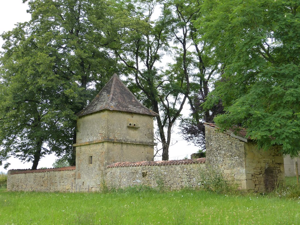 Au hameau de Doussac - Génis - Dordogne by Max d'Arrieutort