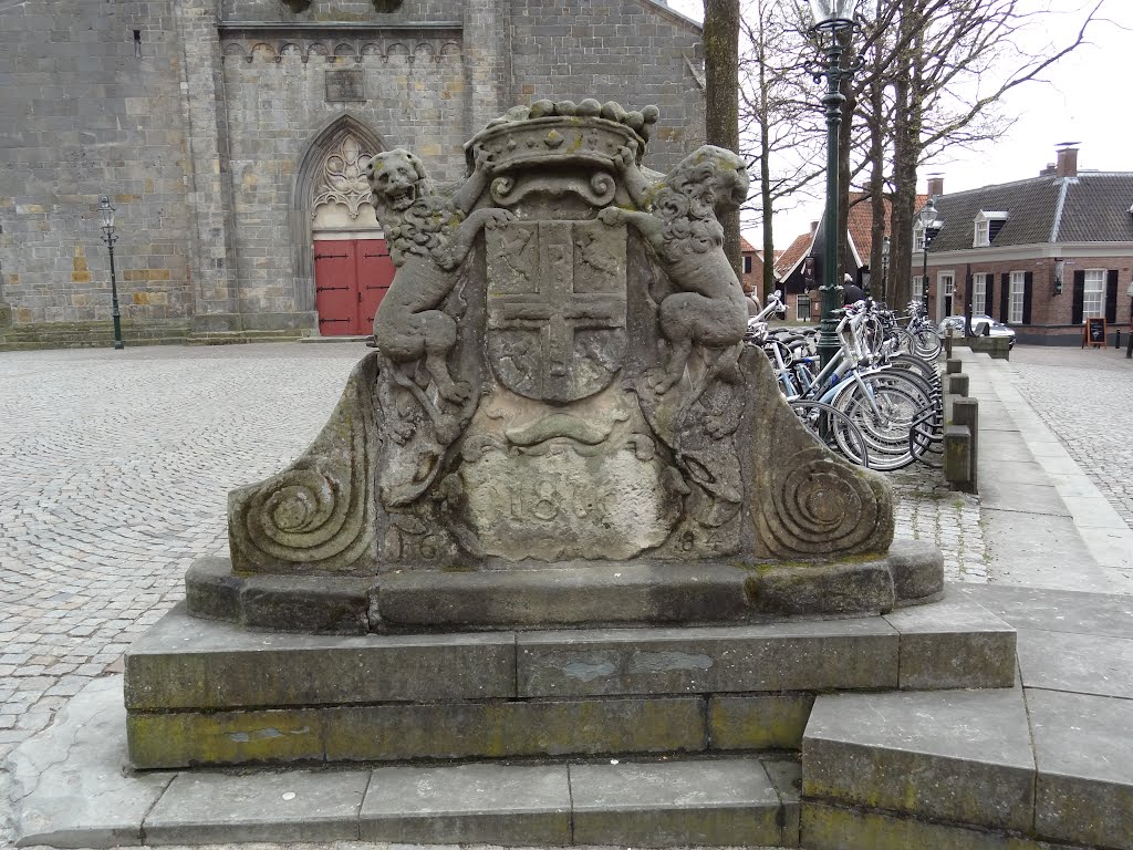 Relief with the coat of arms of the city of Ootmarsum at the Kerkplein by Willem Nabuurs