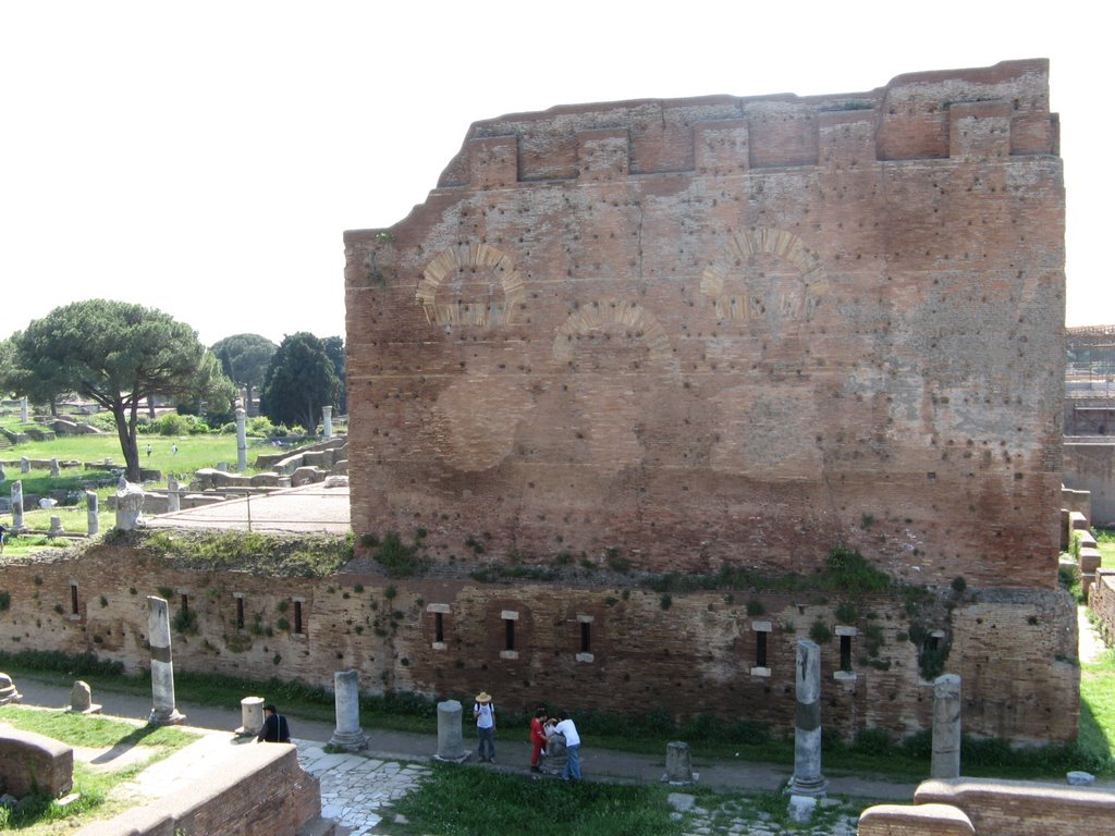 Ostia-Forum-Capitole-Côté est by Laurent Guyard