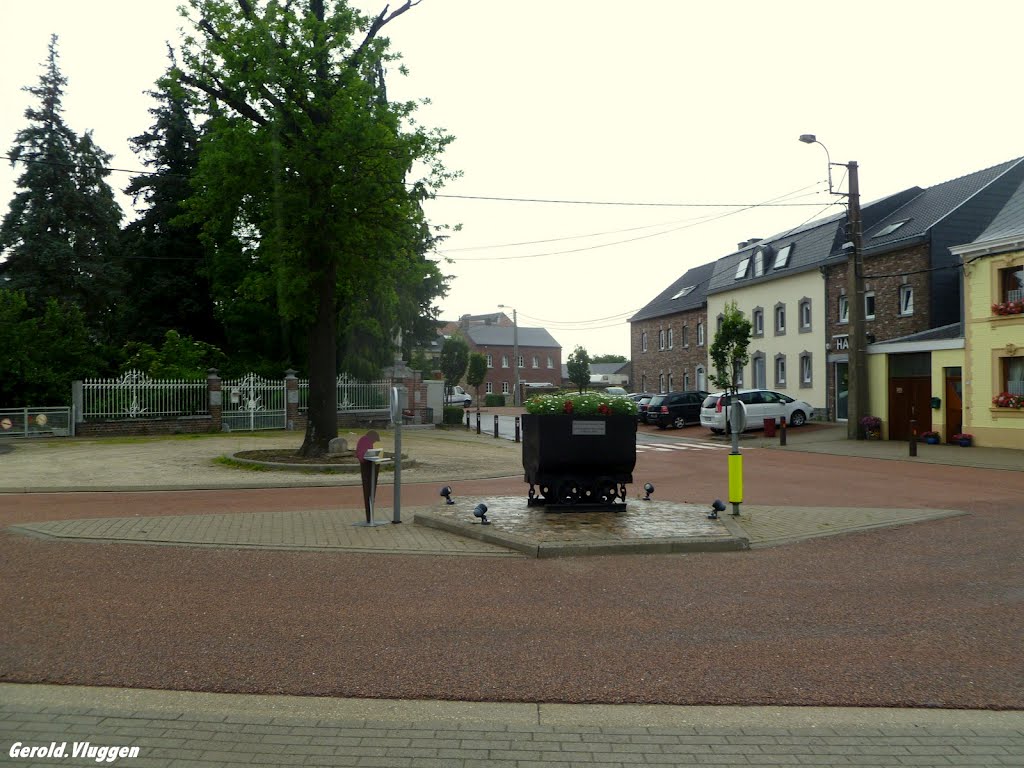 Oude Mijn wagen voor op het spoortje..............Juni. 2012 by Gerold Vluggen