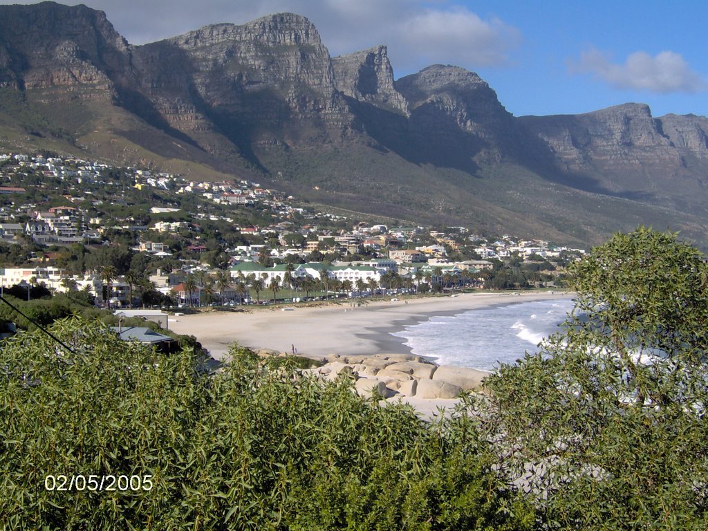 Camps Bay Beach by Karen brodie