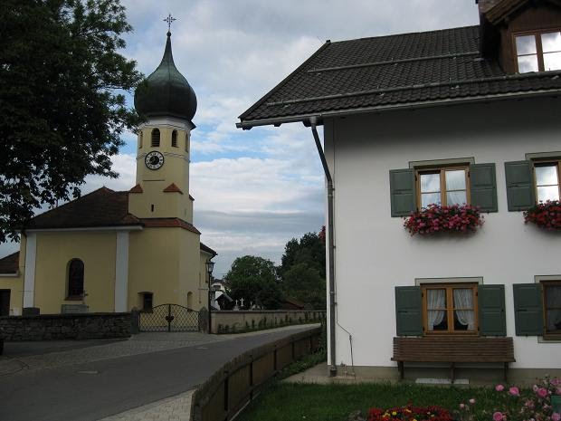 Spatzenhausen Ortsbild mit Pfarrkirche St. Afra by hubi1802