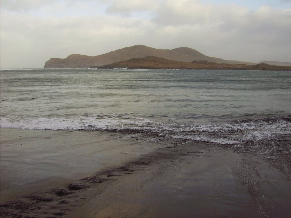 Beach on the north of Valentia island by justinf