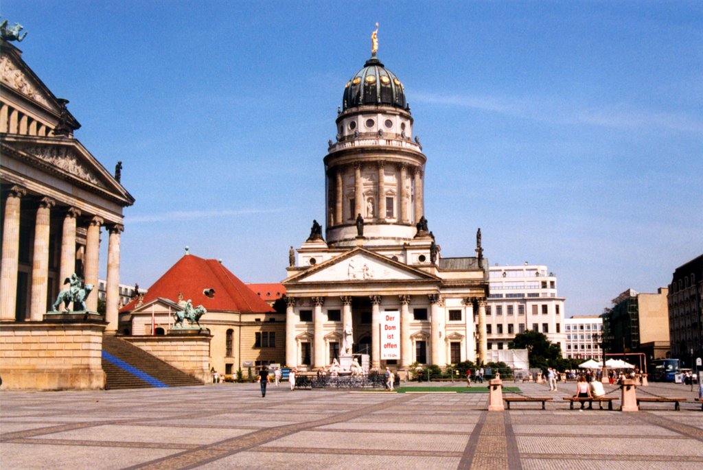 Berlin, Gendarmenmarkt, Konzerthaus und Französischer Dom by Alex Sørensen