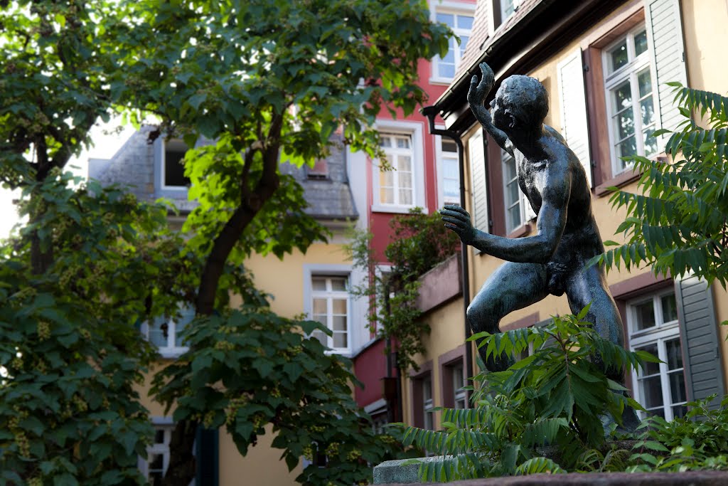 Statue am Greifeneckring by u.schmidlin