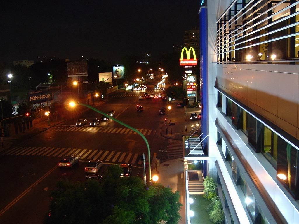 Av. del Libertador, de noche by ocalabrese