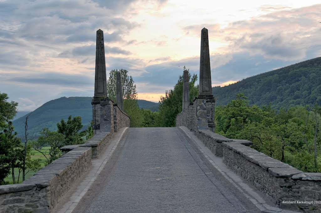 Commanding bridge building by Reinhard Kerkeling