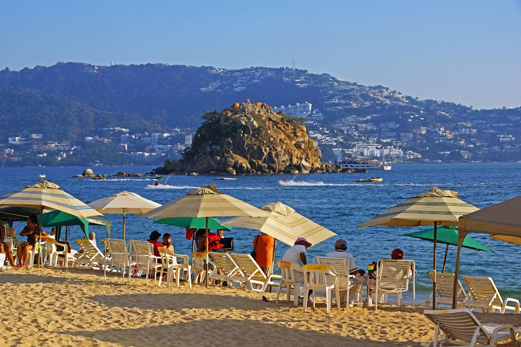 Rocky island of Acapulco bay by andreisss