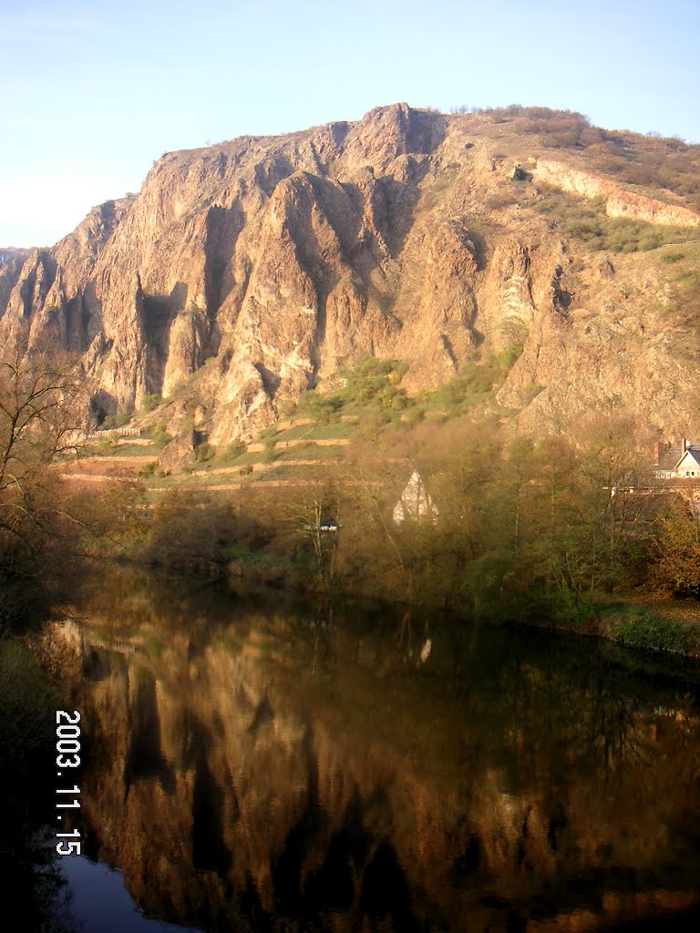 Der Rotenfels spiegelt sich in der Nahe by wolfbam