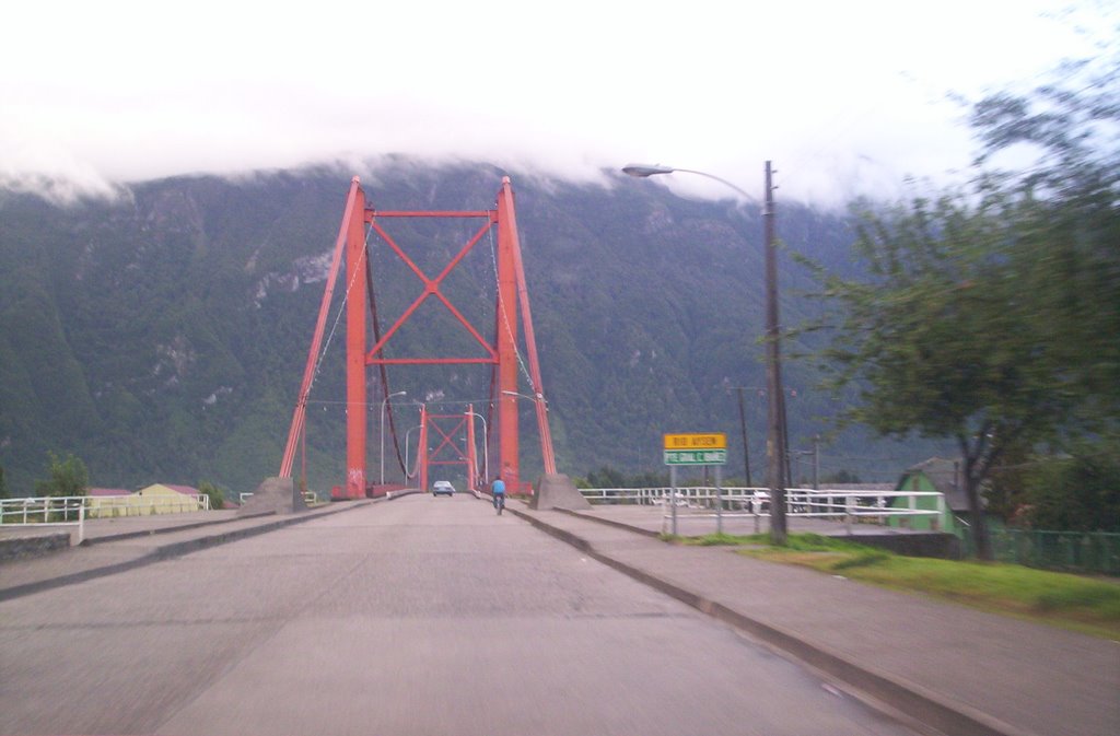 Rio Aisén Puente General Carlos Ibañez by Ricardo Hicks S