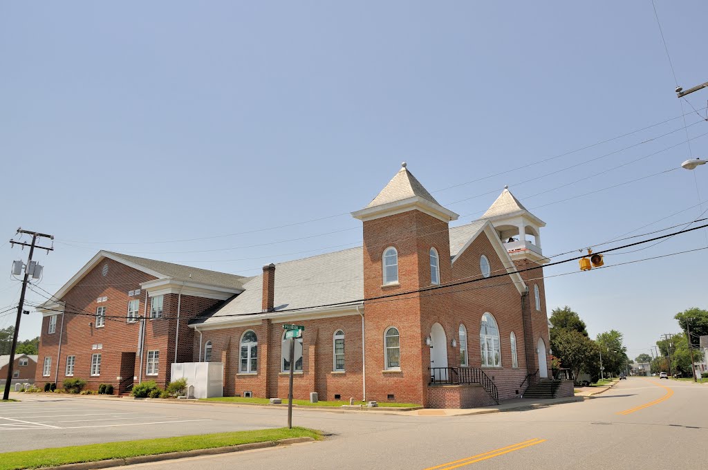 VIRGINIA: POQUOSON: Trinity United Methodist Church, 1294 Poquoson Avenue (S.R. 171) by Douglas W. Reynolds, Jr.