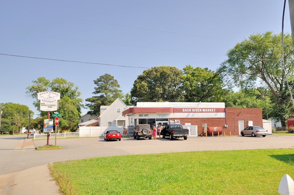 VIRGINIA: POQUOSON: Back River Market at Lodge Road and Poquoson Avenue as seen from the north by Douglas W. Reynolds, Jr.