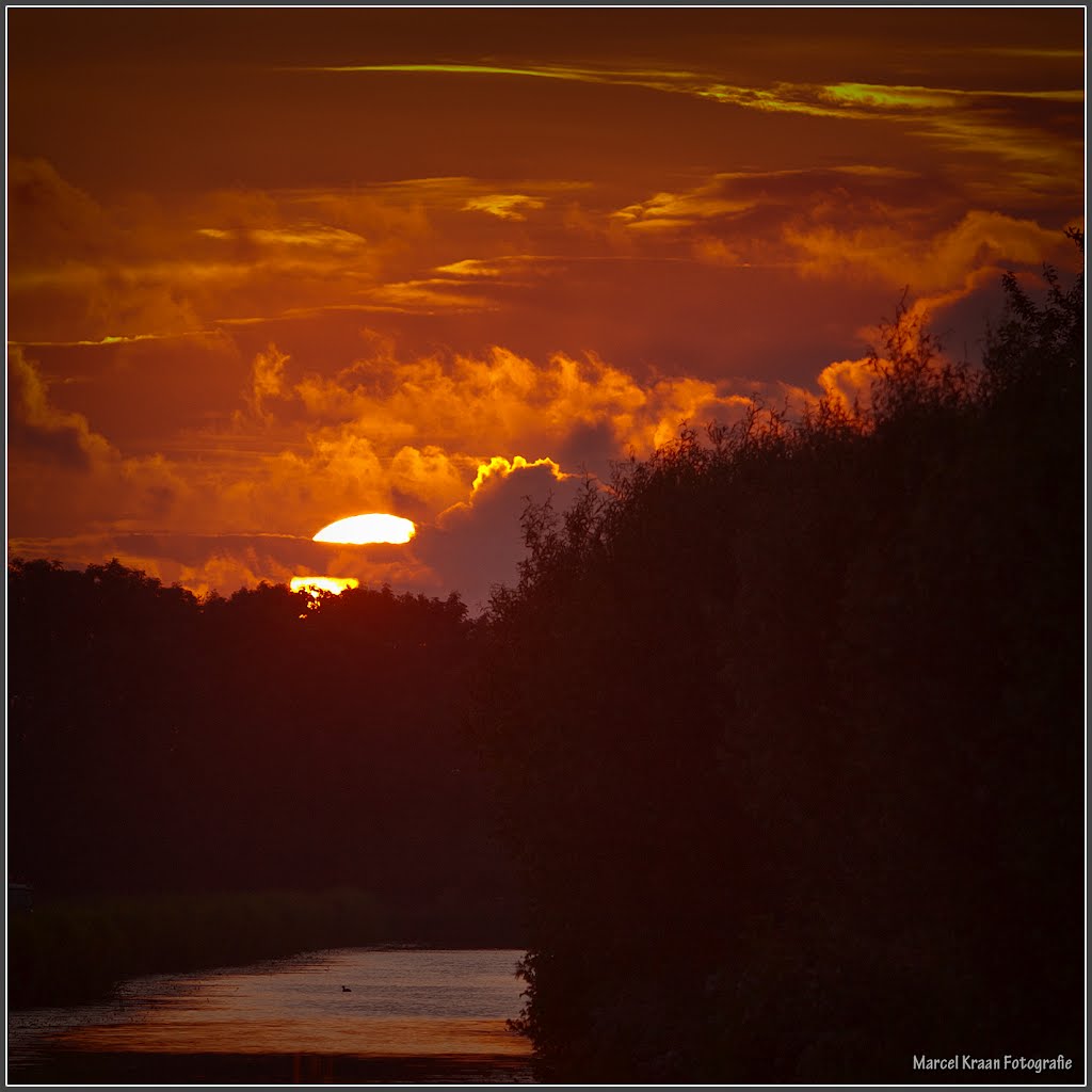 Ondergaande zomerzon. by Marcel Kraan