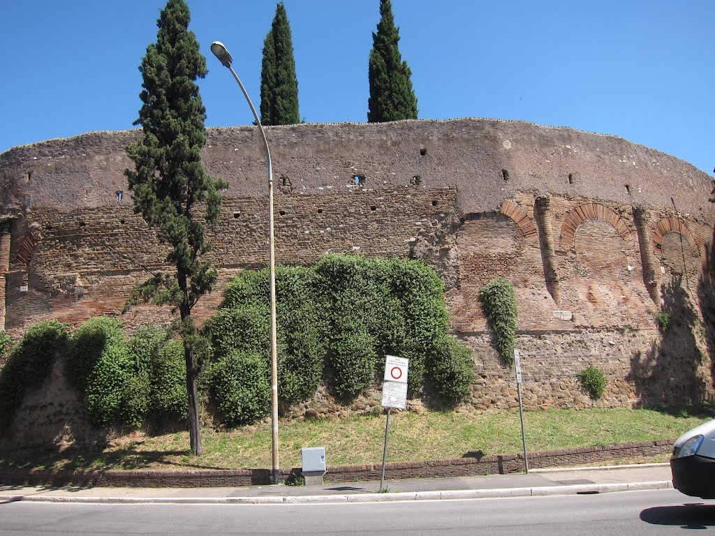 Rome city wall by bryanf