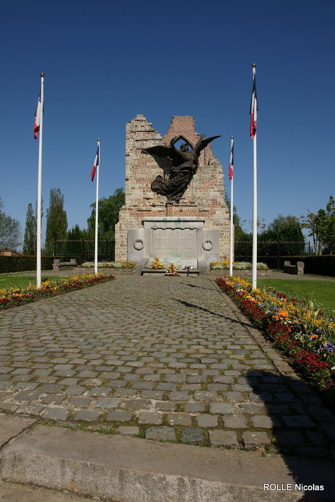 Monuments aux Morts de la ville de Bailleul. (rue du Collège, Bailleul, Nord, France) by nicolas_rolle