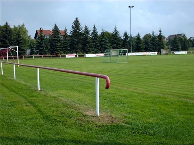 Der Fußballplatz by utahoffmann