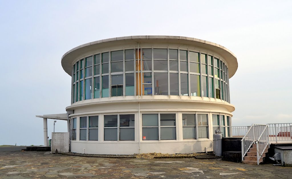 Round building on top of Jukkoku Tōge by Petteri Kantokari