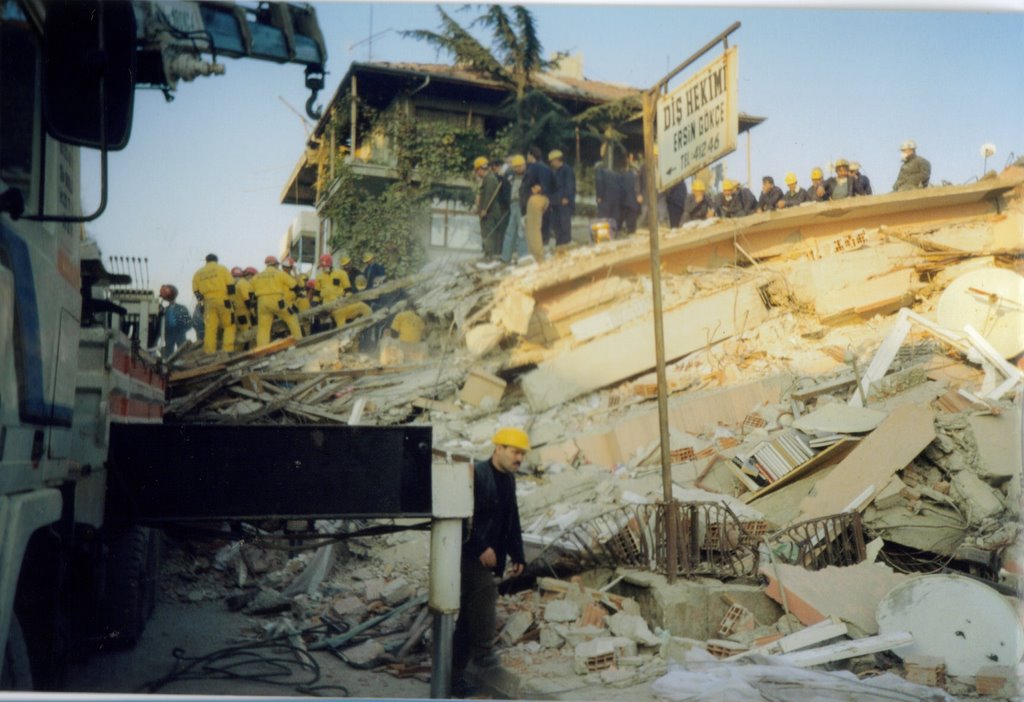 1999 Düzce Depremi(Hastane caddesi) by Saim Günaydın