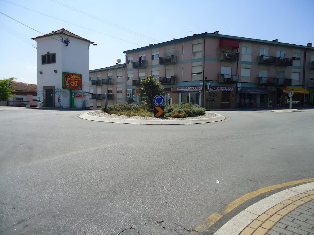 Praça da Estação de Rio Tinto by Belmiro Teixeira