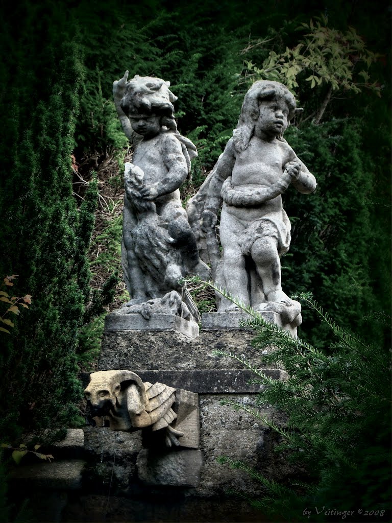 Skulpturen im Park der Roseburg by Veitinger