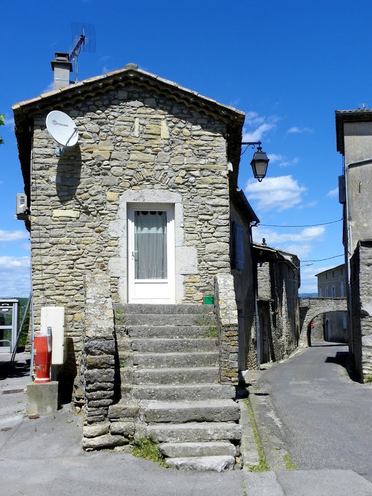 Saint Maurice-d'Ardéche - Maison de coin by epaulard59