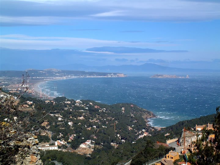 Vista des del Castell de Begur by lluiscanyet