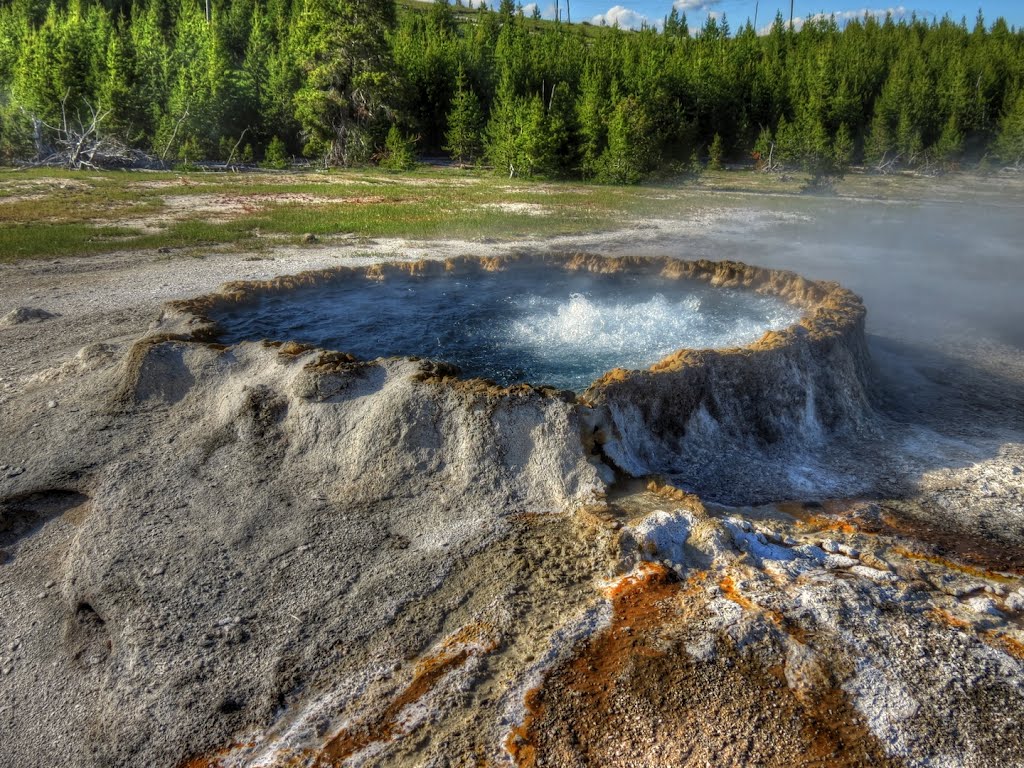 Geyser Basin, Yellowstone National Park by Juan234