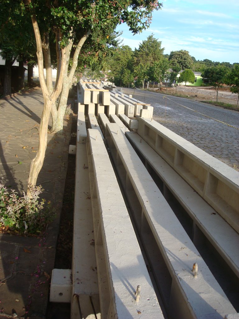 Estruturas para a construção do Centro de Cultura e Esportes do Santuário São Paulo Apóstolo by Dorvalino Didoné