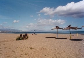 Duquesa Blue Flag Sandy Beach by hi5holidays