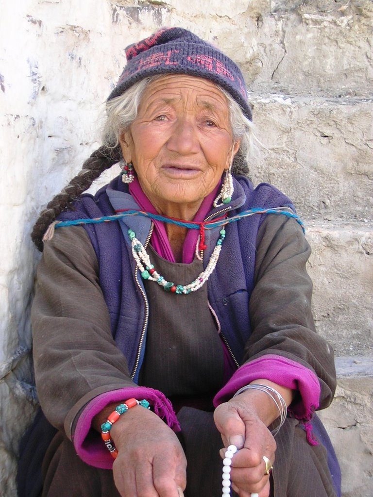 Lamayuru Gompa - anziana by maresa maremagna