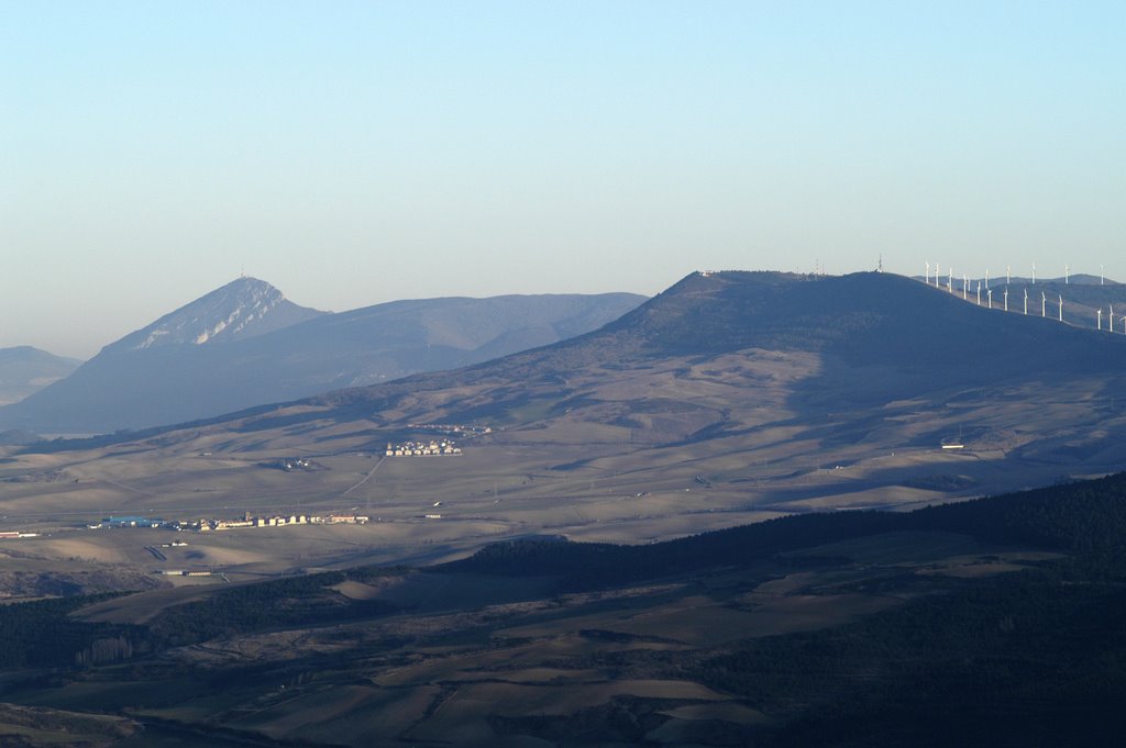 Molinos en El Perdón (1.037 m) / La Higa de Monreal (1.288 m) by Rafael Barrio Goñi