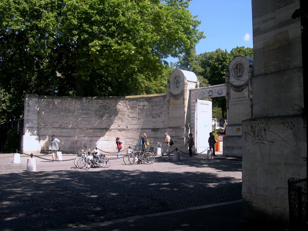 Entrance of the cemetary by das_eisenherz