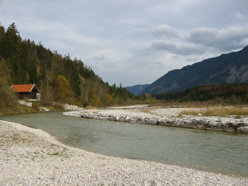 Die Isar by Manuel Beckmann