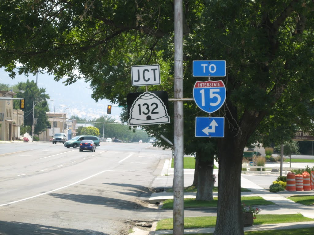 UT-132, TO I-15 signs in Nephi, UT by Rover_0