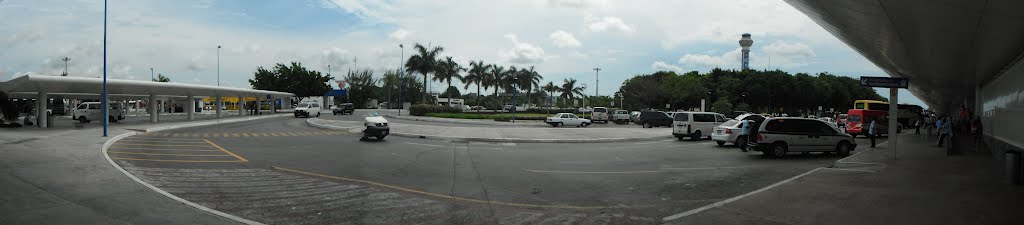 Panorámica del aeropuerto by Ricardo Erreguín