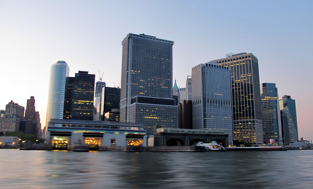 Manhattan at dusk by 韩笃一 Duyi Han