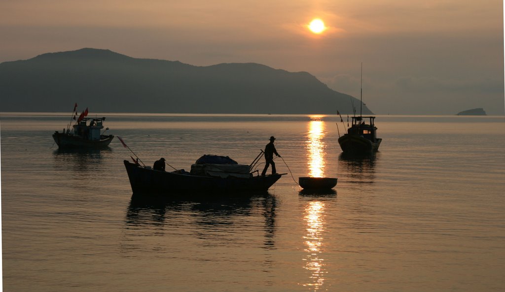 Sunrise conson island vietnam by anhdung88